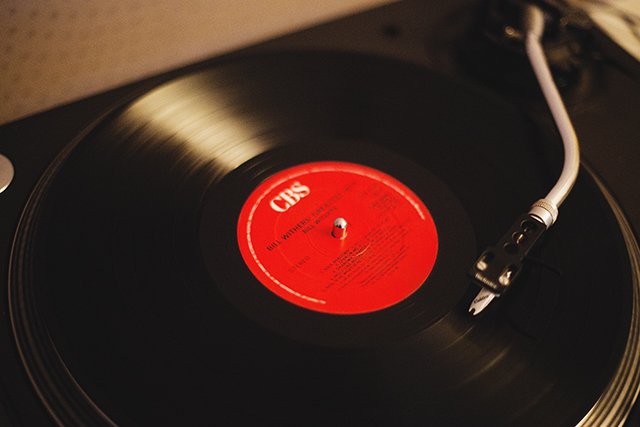 Record playing | nathalie.ie