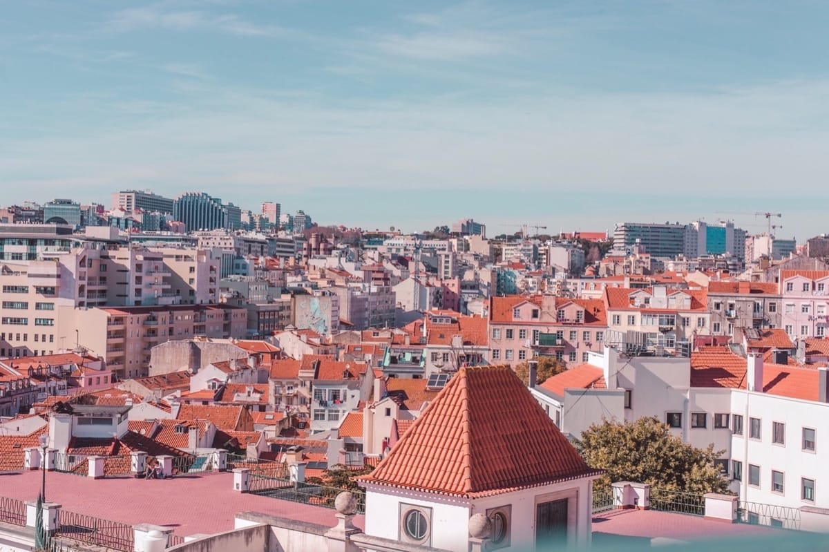 Learning about Lisbon | Favourite books, guides and Insta accounts